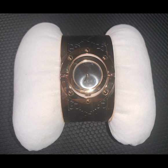 GUCCI - women’s twirl two-tone stainless watch. - Picture 2 of 9